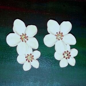 Bridal White 3D Sculptural Hibiscus Flower Bridesmaid Bride Wedding Earrings New